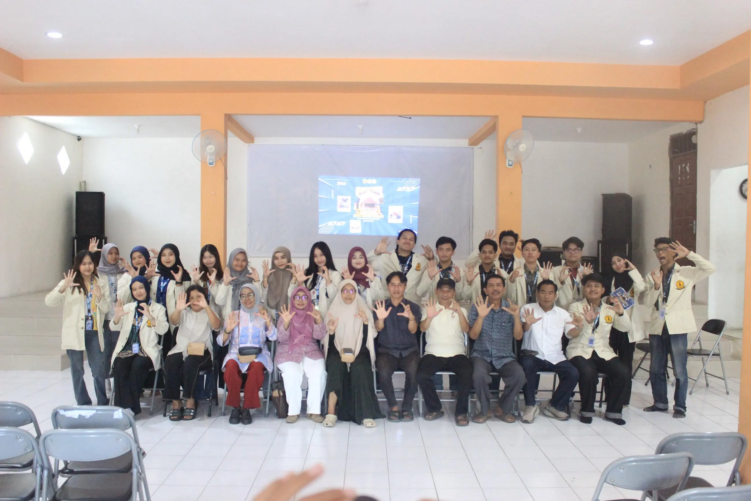 Wujudkan Tri Dharma Perguruan Tinggi, Mahasiswa KKN C5 UWKS Gelar Aksi Nyata Berkelanjutan di Simomulyo Baru