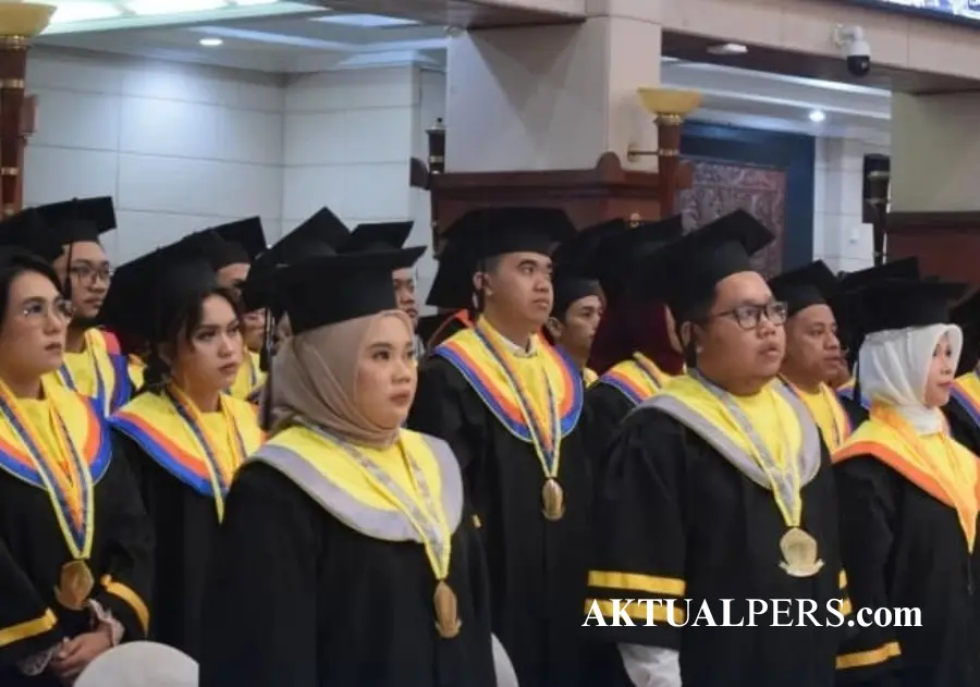 Luluskan 350 Mahasiswa, Wisudawan UWKS Siap Hadapi Dunia Kerja di Era Digital