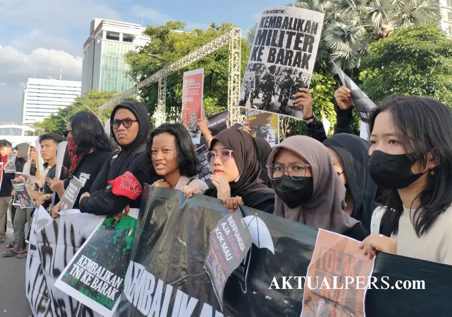 Walau Sudah Disahkan, Aksi Kamisan di Surabaya Tetap Desak Pemerintah Untuk Batalkan UU TNI